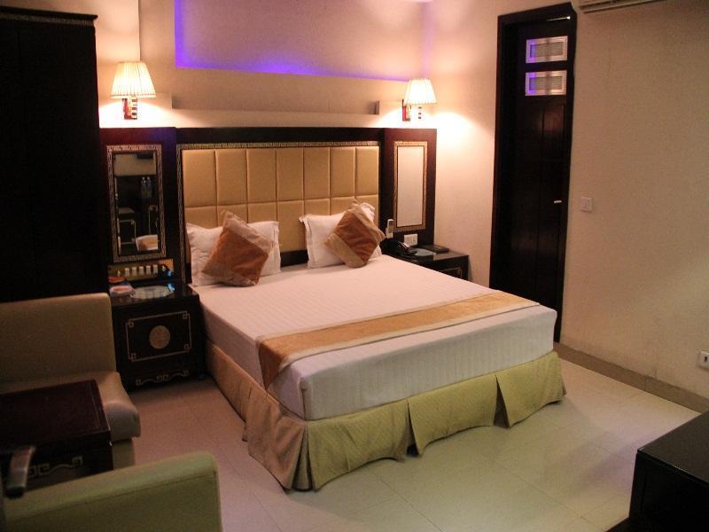 Dewdrop Intercity Hotel Delhi  Extérieur photo