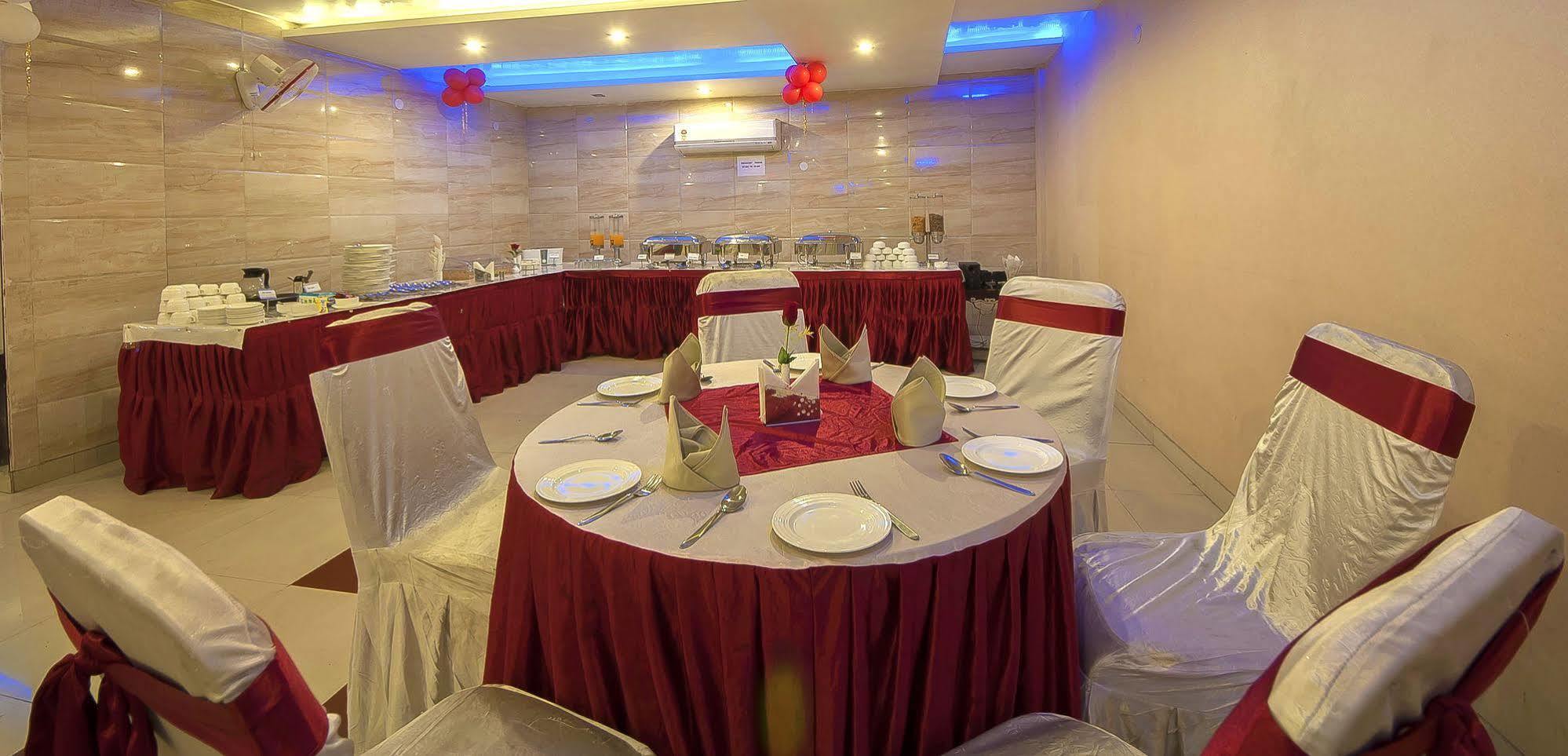 Dewdrop Intercity Hotel Delhi  Extérieur photo